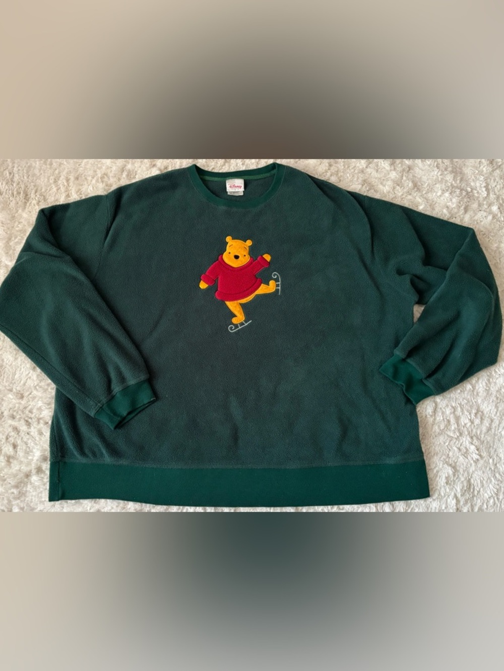 Disney (men’s XL) Winnie the Pooh Sweatshirt Green Fleece Crewneck Ice Skating